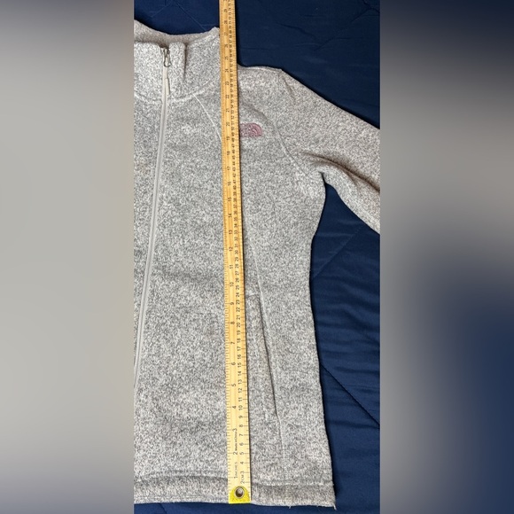 The North Face Women's Heathered Gray Utility Jacket - Picture 5 of 5